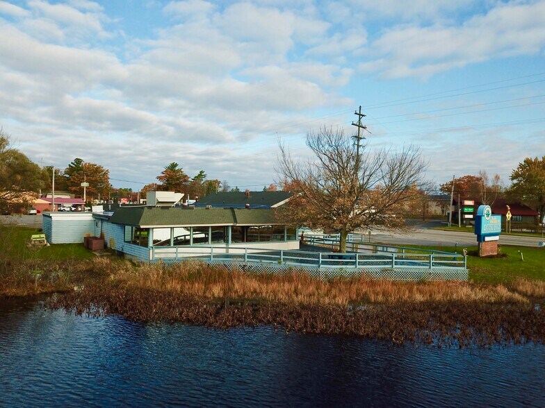 More Photos Of 2403 Sunnyside Dr, Cadillac Restaurant For Sale