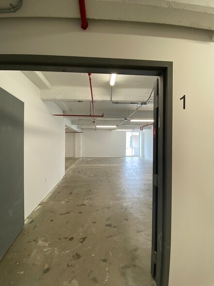 More Photos Of 901 E 31st St, Los Angeles Manufacturing For Lease