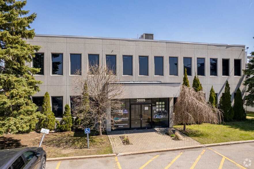 Primary Photo Of 3885 Boul Industriel, Laval Flex For Lease