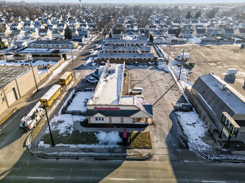 More Photos Of 3807 Fort St, Wyandotte Restaurant For Sale