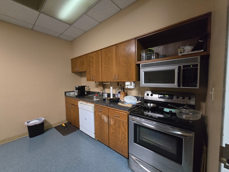 More Photos Of 3920 Whitebrook Dr, Memphis Bank For Sale