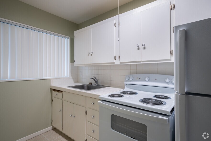 More Photos Of 6638-6646 MacArthur Blvd, Oakland Apartments For Sale