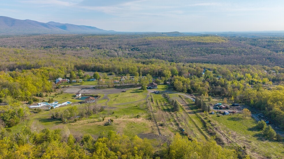 More Photos Of 167 Hill Rd, Kingston Sports And Entertainment For Sale