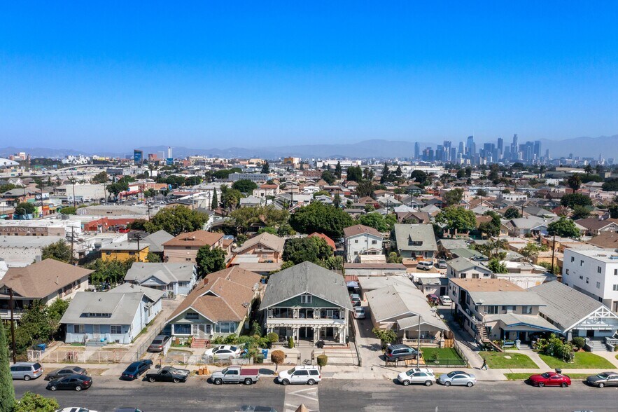 More Photos Of 239 W 43rd St, Los Angeles Apartments For Sale