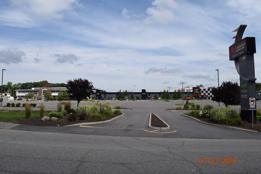 More Photos Of 100 Higginson Ave, Lincoln Distribution For Lease