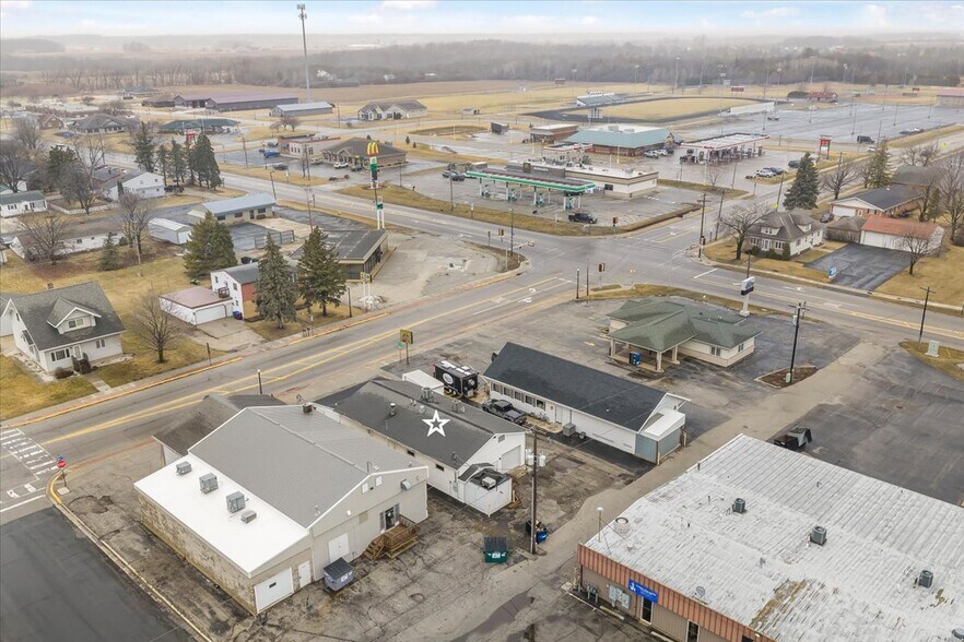 More Photos Of 118 Main St, Luxemburg Specialty For Sale