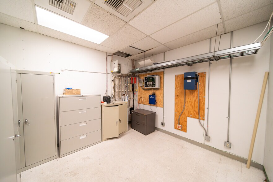 More Photos Of 1550 N Norma St, Ridgecrest Office For Lease