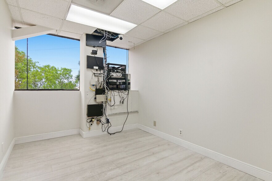 More Photos Of 1640 W Oakland Park Blvd, Fort Lauderdale Office For Sale