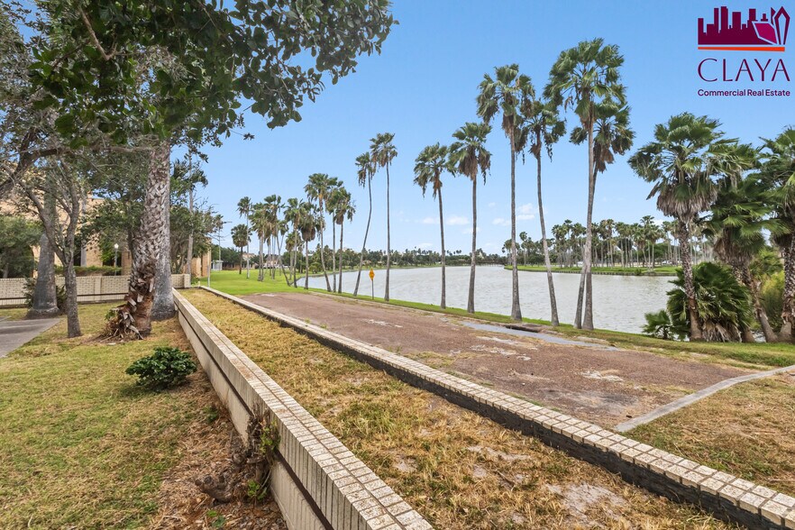 More Photos Of 1600 University Blvd, Brownsville Office For Sale