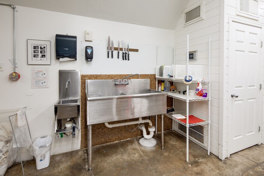 More Photos Of 2606 S Texas Ave, Bryan Restaurant For Sale