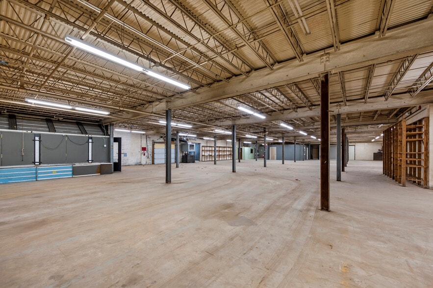 More Photos Of 420-422 South Road, High Point Manufacturing For Lease