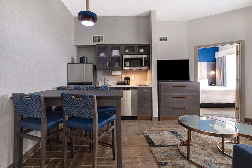 More Photos Of 853 Centre St, Ridgeland Hotel For Sale