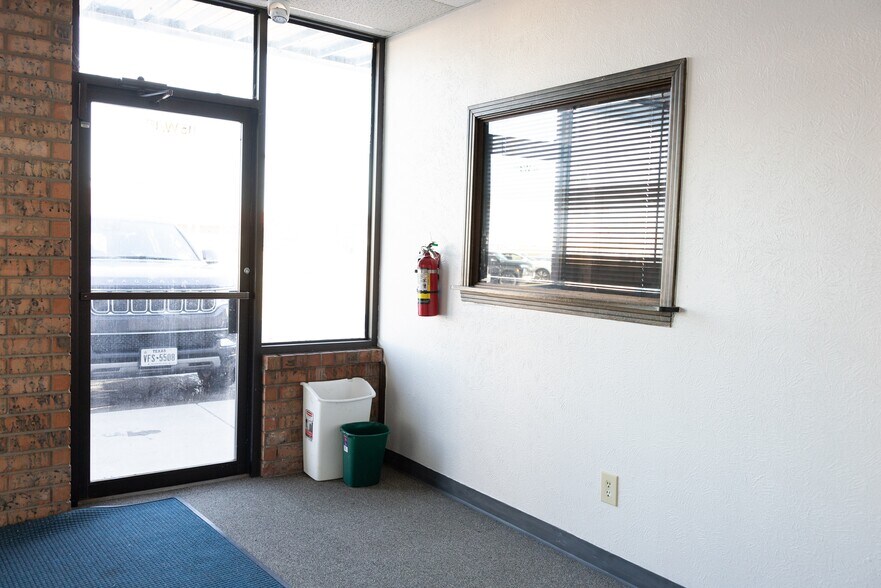 More Photos Of 115 W 1st St, Dumas Medical For Lease