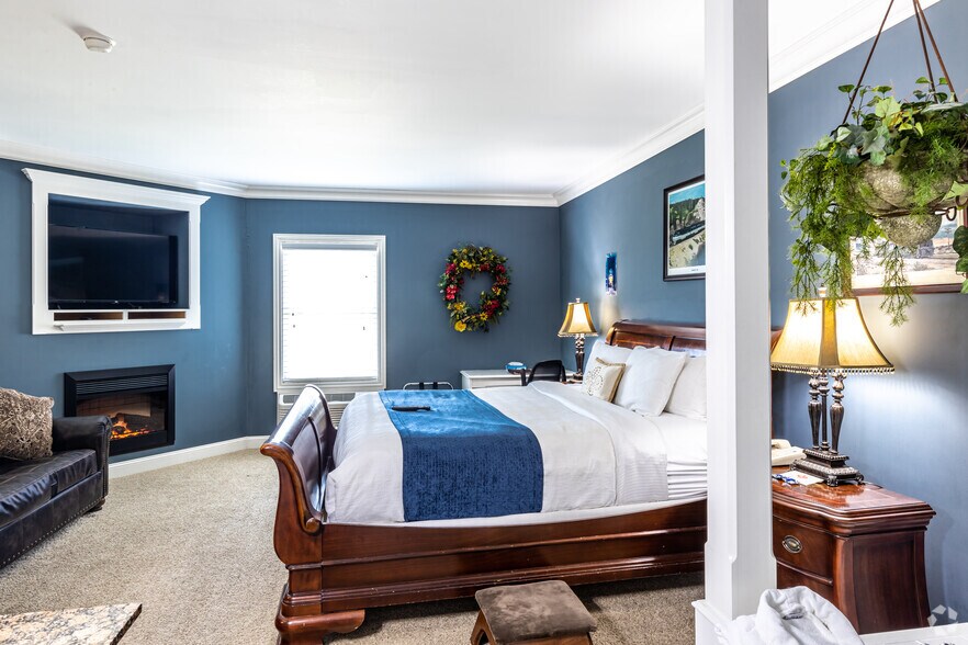 More Photos Of 1245 N Brown St, La Plata Hotel For Sale