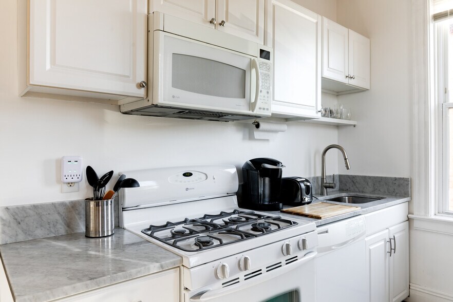 More Photos Of 2523 W Main St, Richmond Storefront Retail Residential For Sale