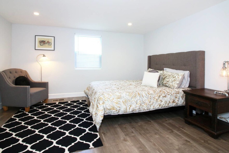 More Photos Of 1146-1148 Garnet Ave, San Diego General Retail For Sale