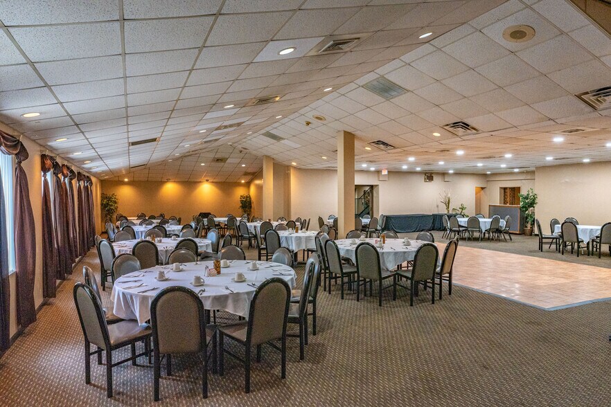 More Photos Of 1617 Banksville Rd, Pittsburgh Restaurant For Sale