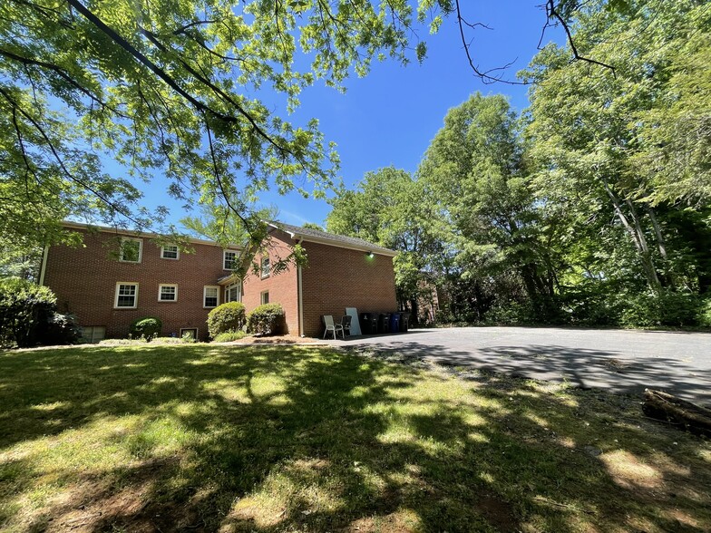 More Photos Of 2715 Reynolda Rd, Winston-Salem Office For Sale