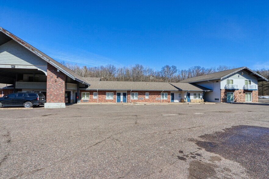 More Photos Of 726 S Highway 35, Saint Croix Falls Hotel For Sale