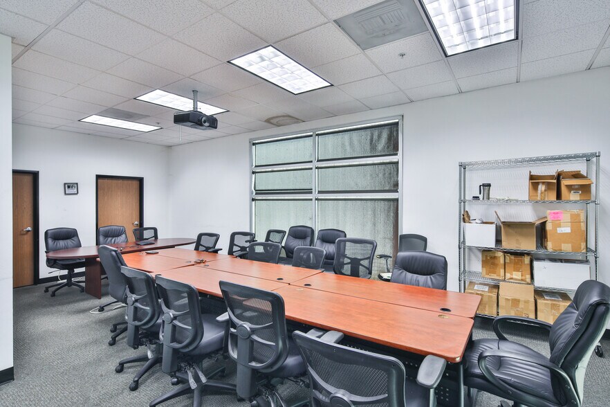 More Photos Of 5651 Mansfield Way, Bell Warehouse For Sale