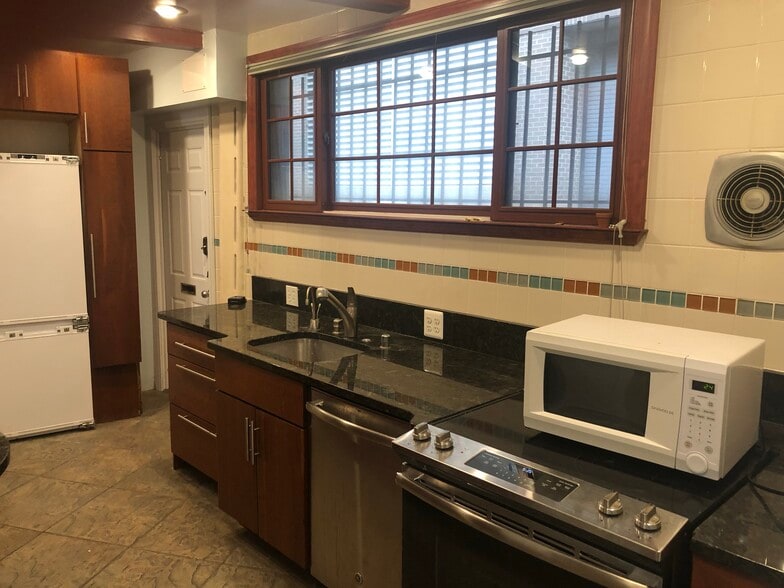 More Photos Of 1 Saint Mathews Ct NW, Washington Flex For Lease