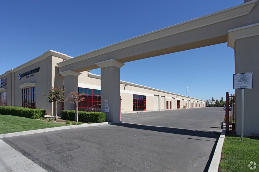 More Photos Of 5406-5428 Pirrone Rd, Salida Warehouse For Lease