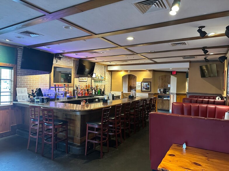 More Photos Of 3015 W Shore Dr, Holland Restaurant For Sale