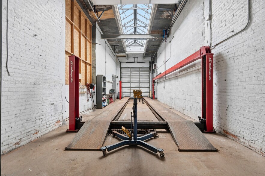 More Photos Of 701 Hiawatha Blvd E, Syracuse Warehouse For Lease
