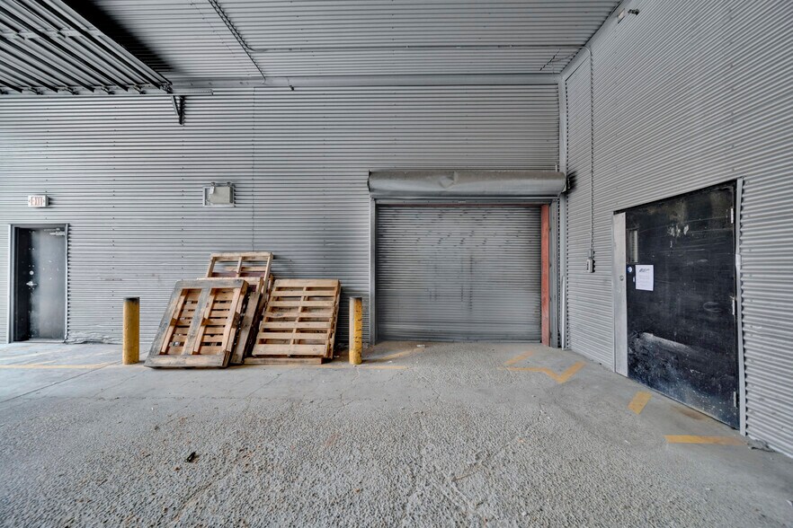 More Photos Of 1353-1363 Main St, North Vancouver District Storefront Retail Office For Lease