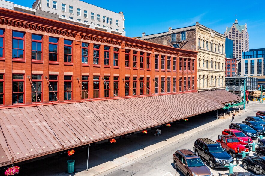 More Photos Of 333 N Broadway, Milwaukee Storefront Retail Office For Sale