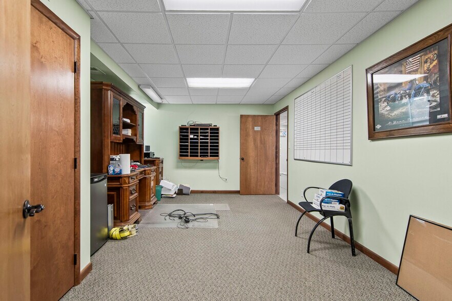 More Photos Of 1117 N Old Route 66, Litchfield General Retail For Sale