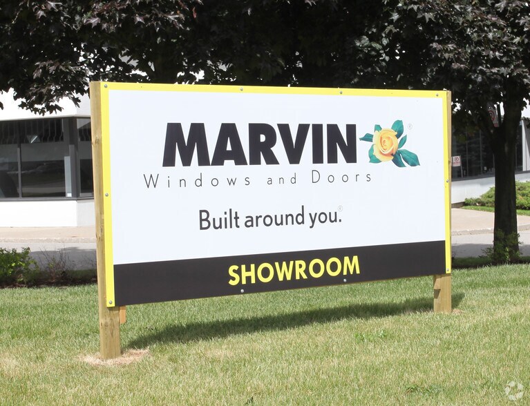More Photos Of 1455 Courtneypark Dr E, Mississauga Warehouse For Lease