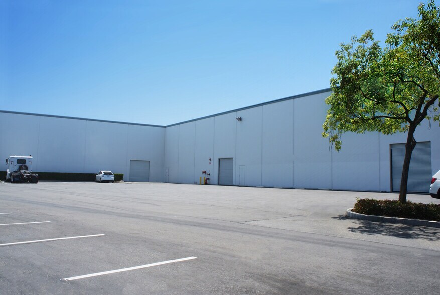 More Photos Of 929 S Azusa Ave, City Of Industry Warehouse For Lease