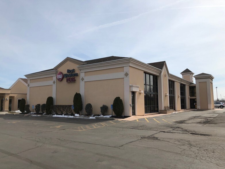 Primary Photo Of 601 Dingens St, Cheektowaga Hotel For Sale