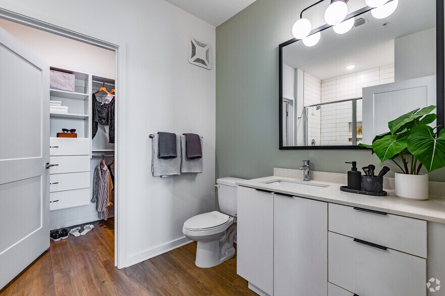 More Photos Of 1647 E Colonial Dr, Orlando Apartments For Sale