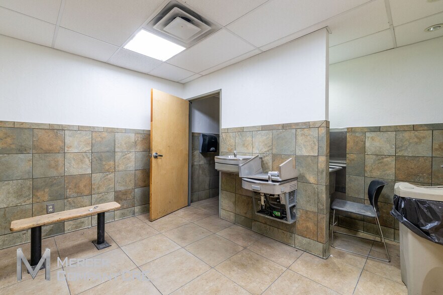 More Photos Of 400 Glade Ave, Oklahoma City Manufacturing For Lease