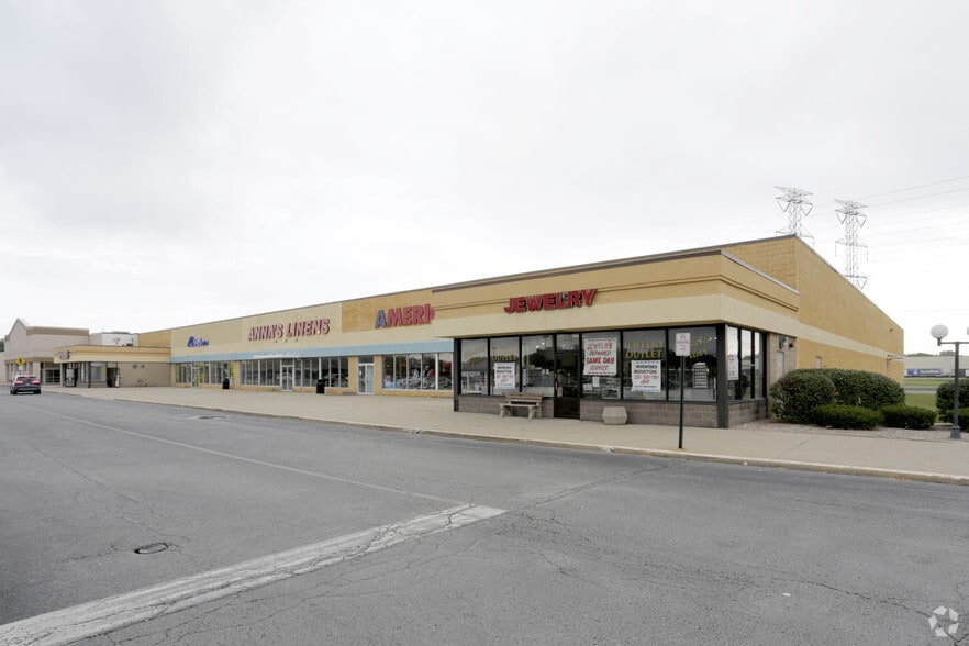 More Photos Of 16795 Torrence Ave, Lansing Freestanding For Lease