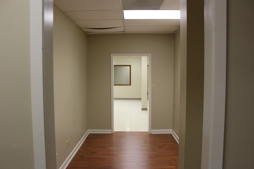 More Photos Of 100 - 104 Business Park Dr, Ridgeland Office For Sale