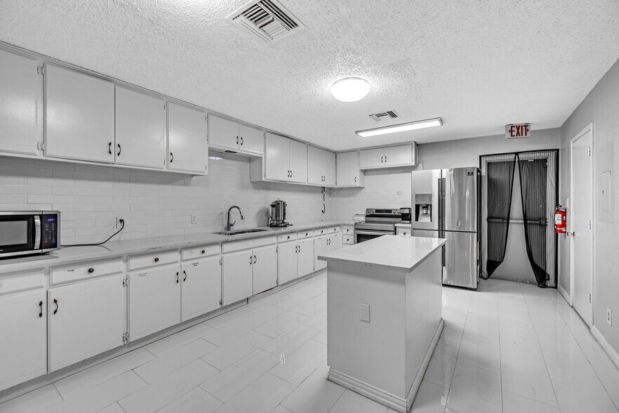 More Photos Of 6251 Wichita St, Fort Worth Religious Facility For Sale