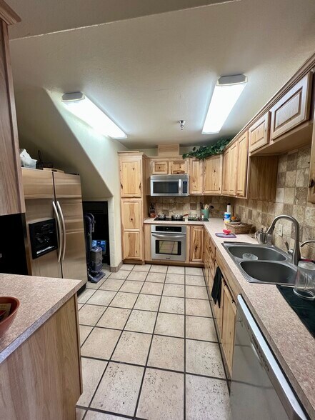 More Photos Of 1519 Pittman Ave, Sparks Service For Lease