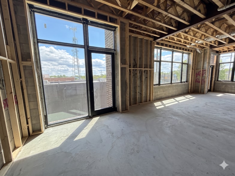 More Photos Of 2756 W Chicago Ave, Chicago General Retail For Sale