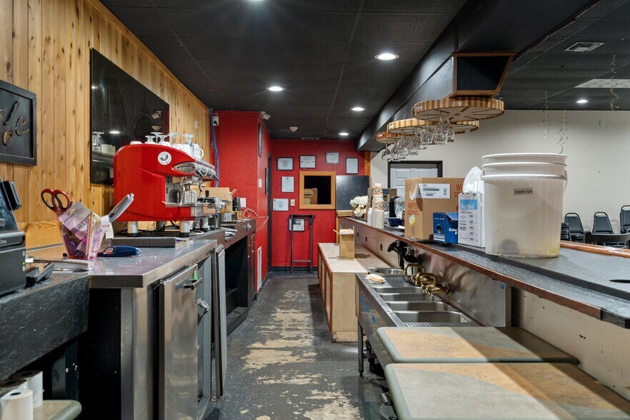 More Photos Of 299 E Gulf To Lake Hwy, Lecanto Storefront For Sale