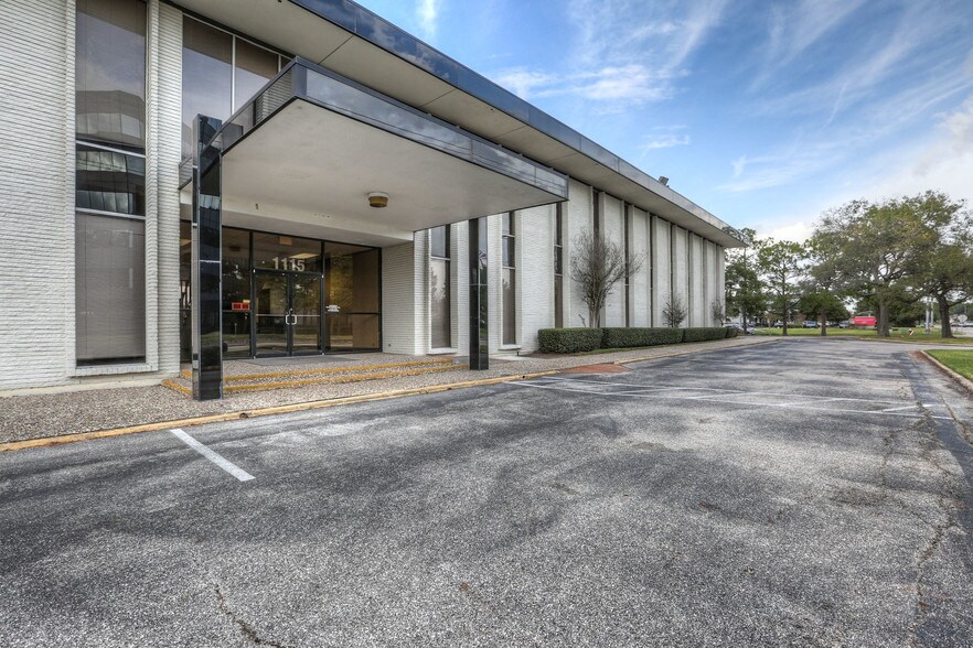 More Photos Of 1115 Gemini St, Houston Loft Creative Space For Lease