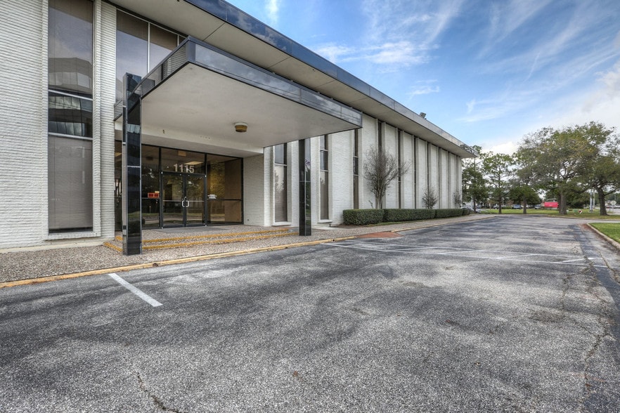 More Photos Of 1115 Gemini St, Houston Loft Creative Space For Lease