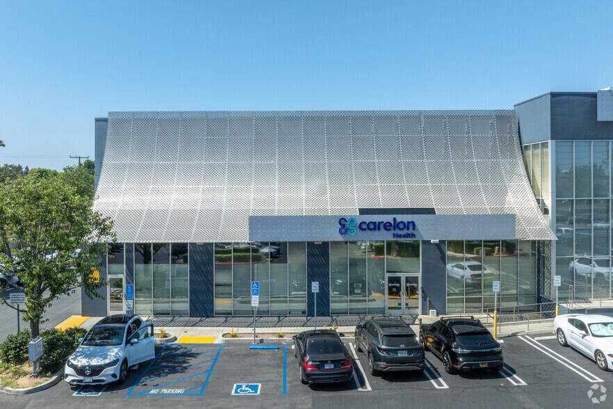 More Photos Of 1945 E 17th St, Santa Ana Freestanding For Lease