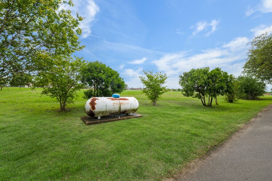 More Photos Of 8210 E FM 1518 N, Schertz Industrial For Sale