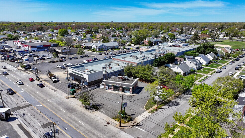 More Photos Of 4303 Merrick Rd, Massapequa Freestanding For Lease