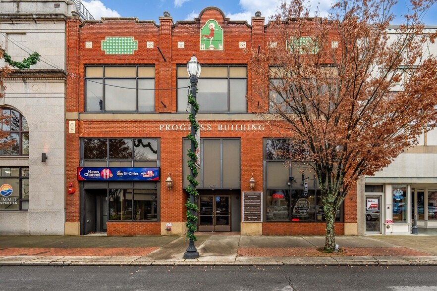Primary Photo Of 247 Broad St, Kingsport Loft Creative Space For Sale