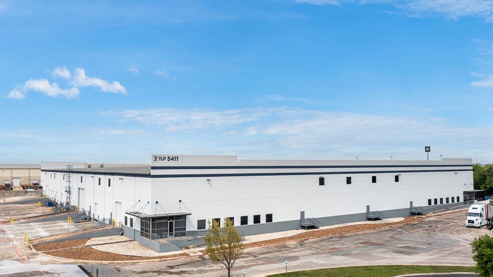 Primary Photo Of 5411 IH-10, San Antonio Warehouse For Lease