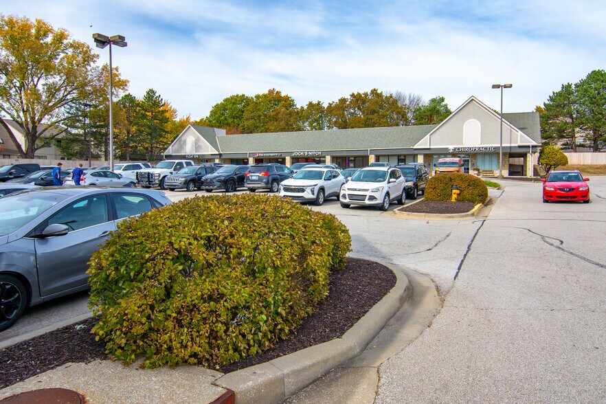 More Photos Of 11800-11922 W 119th St, Overland Park Unknown For Lease